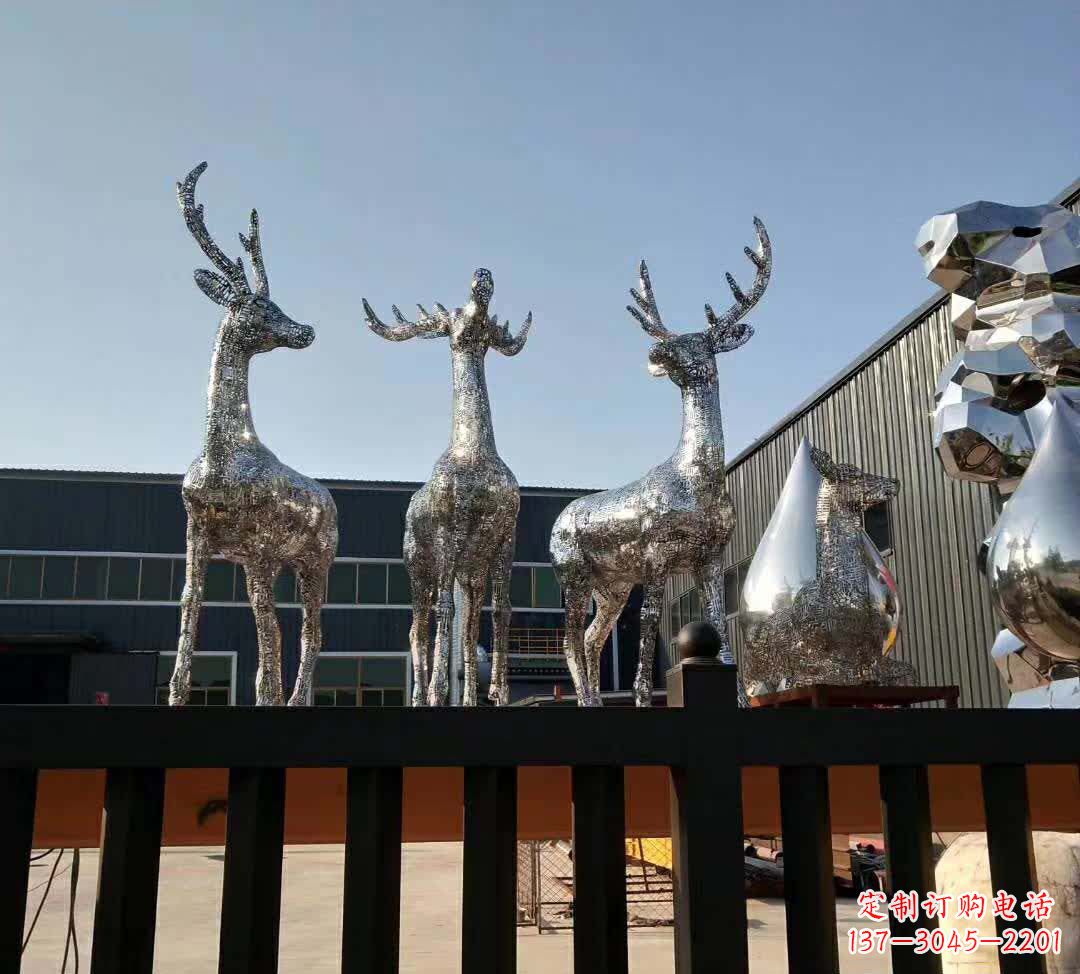 贵阳不锈钢梅花鹿雕塑给空间增添优雅气息
