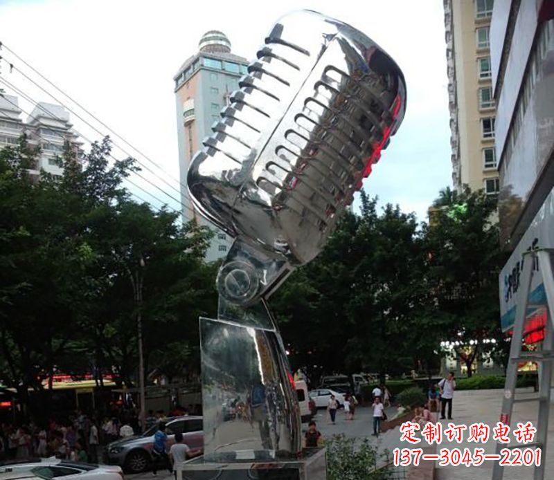 贵阳不锈钢话筒雕塑象征传统文化和新时代