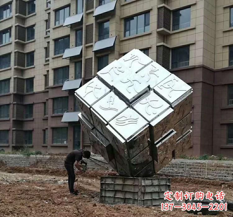 贵阳不锈钢景观魔方雕塑——现代科技的精妙结合