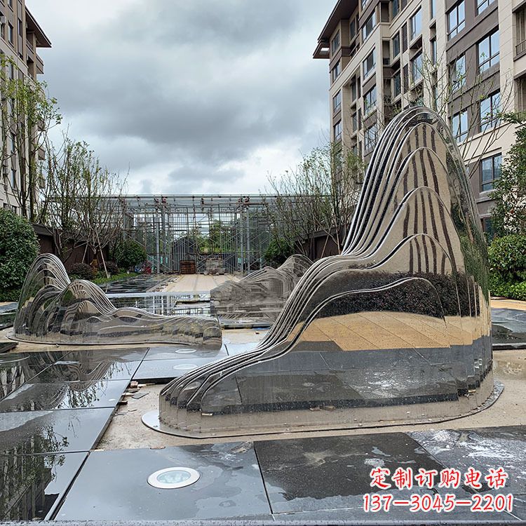 贵阳不锈钢镜面假山雕塑给城市带来灵动之美