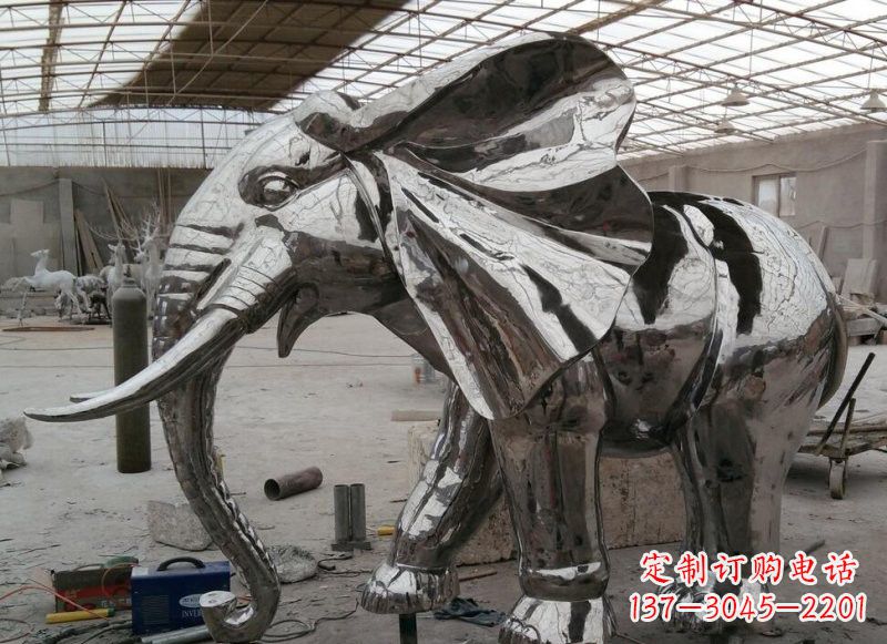 贵阳不锈钢镜面大象雕塑——独特的艺术精品