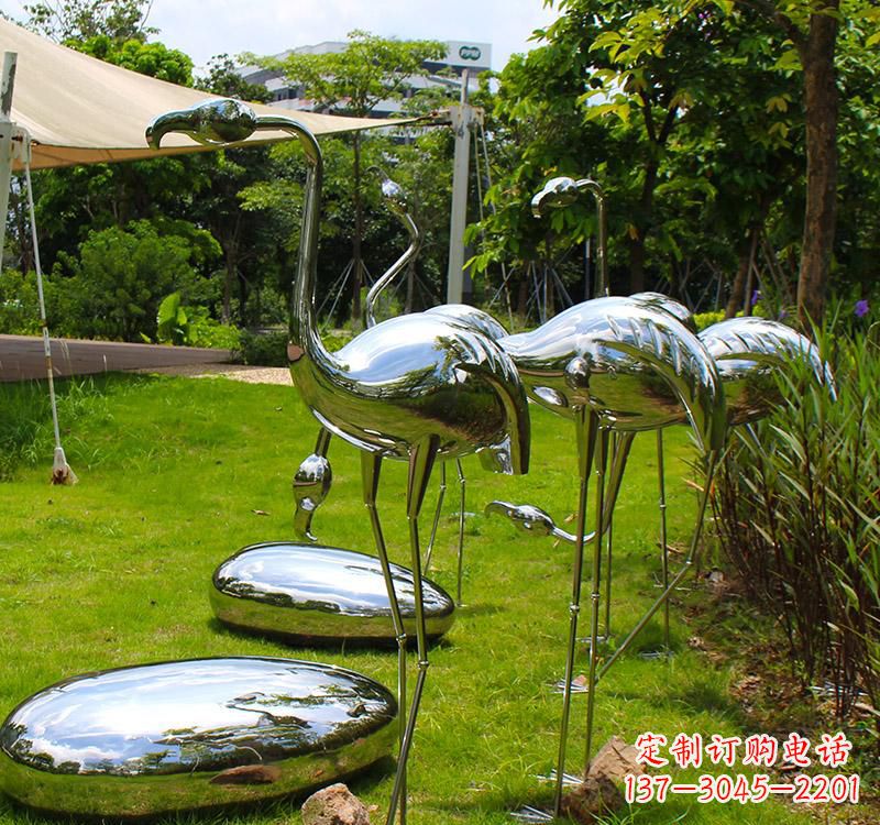 贵阳不锈钢镜面火烈鸟雕塑精美外形、多彩光泽