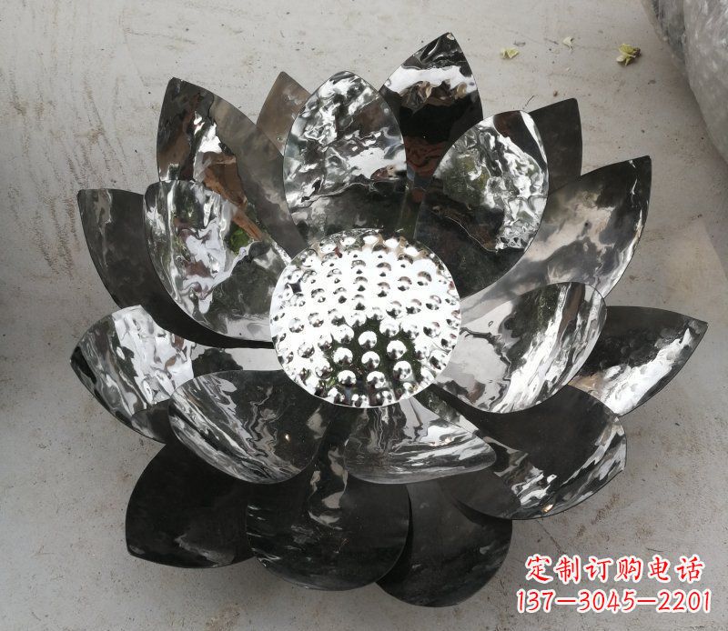 贵阳不锈钢镜面的荷花雕塑——彰显美丽与恬静