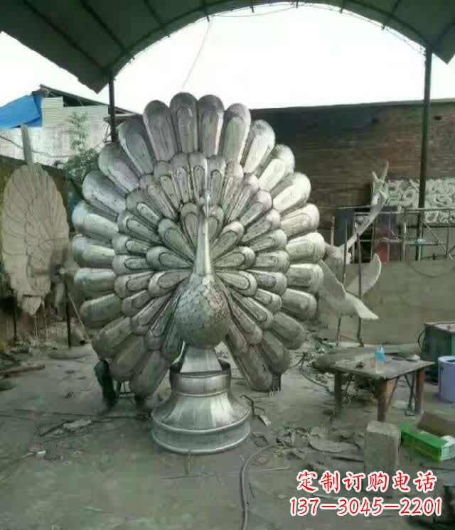 贵阳该孔雀雕塑