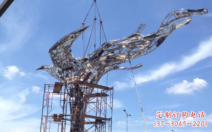 贵阳不锈钢镂空鸽子雕塑美丽的象征