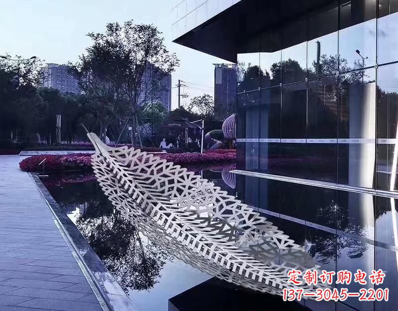 贵阳不锈钢镂空树叶雕塑——精致美观的艺术精品