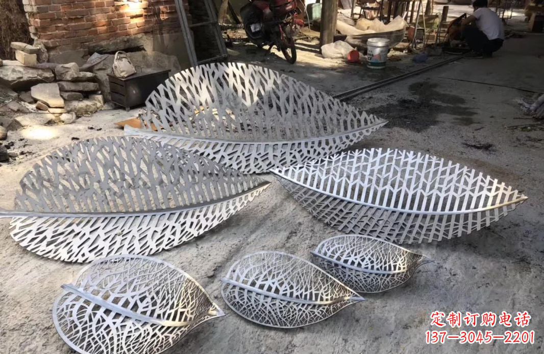 贵阳不锈钢树叶雕塑美丽的自然之美