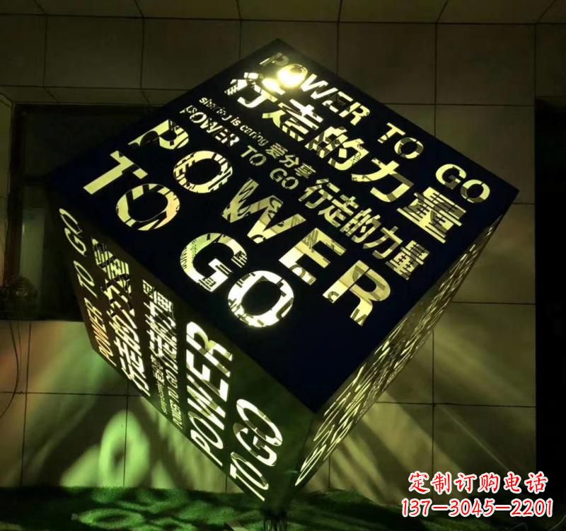 贵阳不锈钢材质的魔方雕塑精致的艺术设计