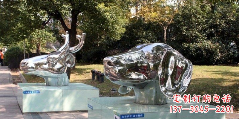 贵阳不锈钢鹿和狗头公园雕塑