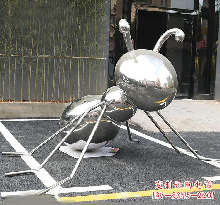 贵阳不锈钢蚂蚁雕塑象征着勤劳与坚毅