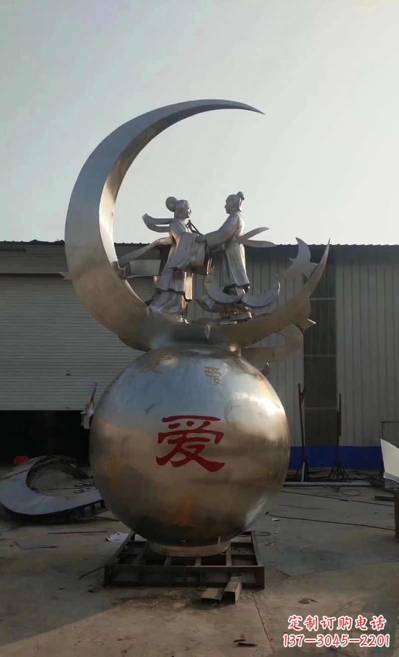 贵阳不锈钢牛郎织女雕塑传承爱情的象征