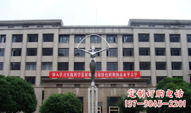 贵阳纪念学生的不锈钢雕塑