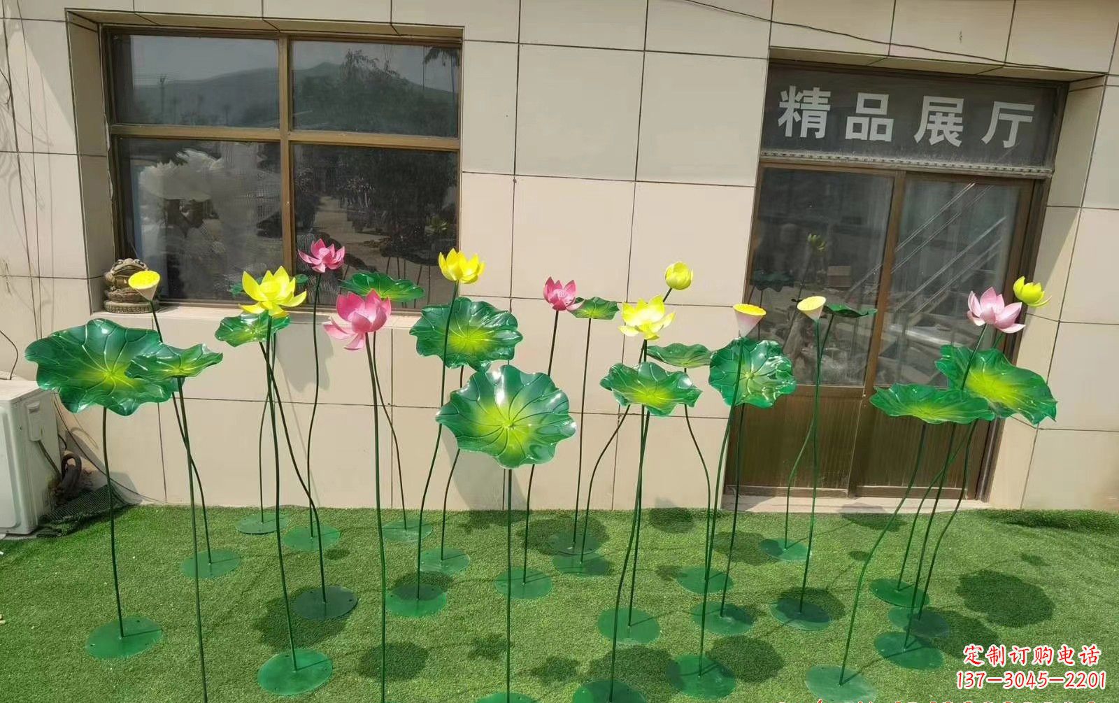 贵阳不锈钢荷花雕塑给景观增添美感