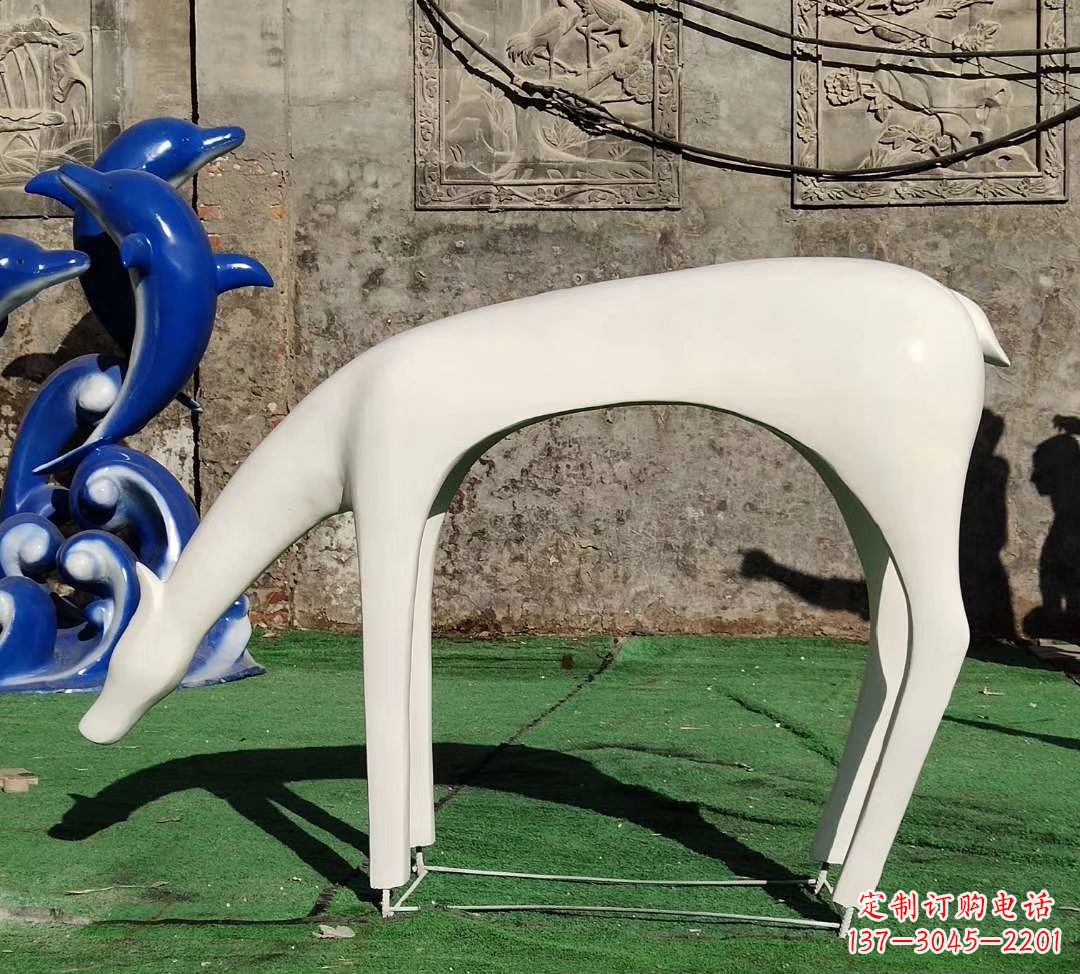 贵阳不锈钢喷漆艺术小鹿雕塑——精美雕塑,给您不一样的视觉享受