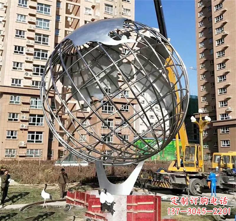 贵阳不锈钢地球仪雕塑以艺术表达地球的美