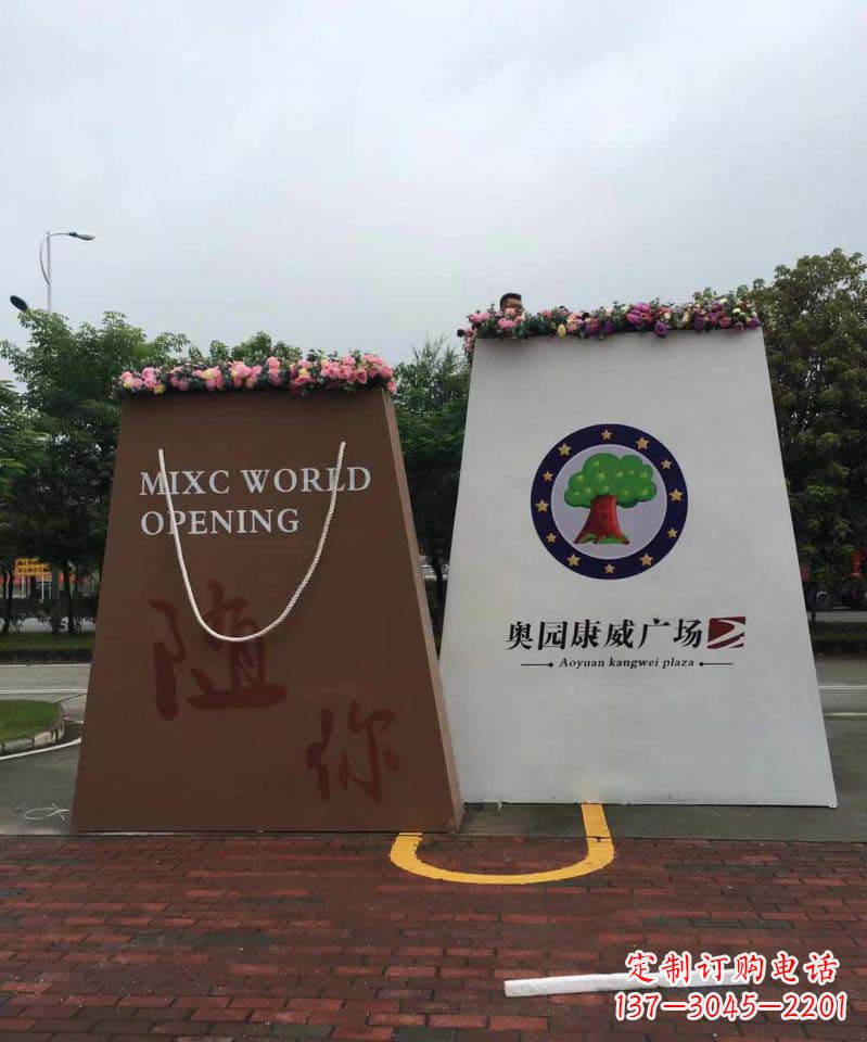 贵阳不锈钢购物袋雕塑给城市景观带来新的灵感