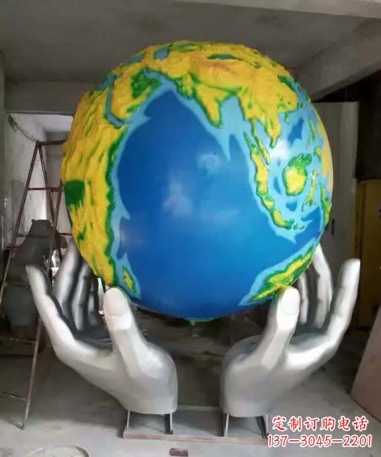 贵阳不锈钢手托地球雕塑精美的艺术作品