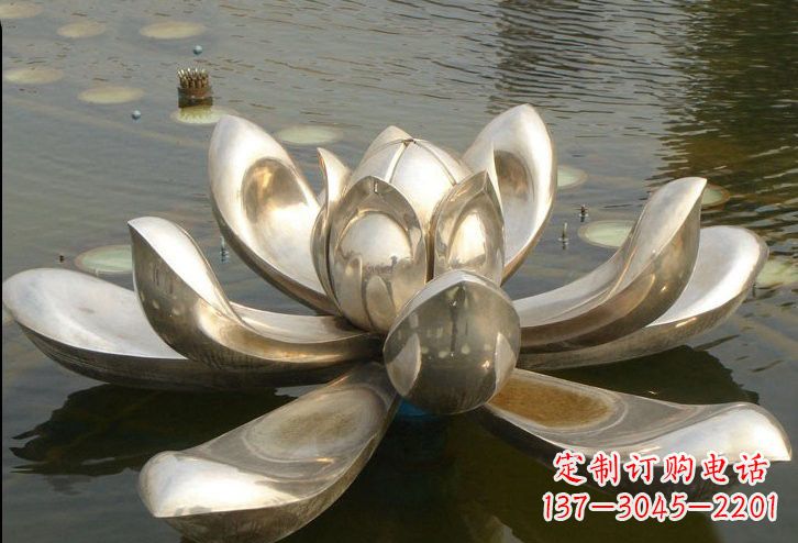 贵阳不锈钢水面上的莲花雕塑