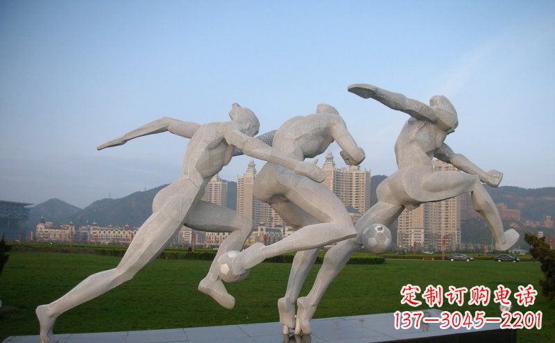 贵阳足球雕塑给公园景观增色
