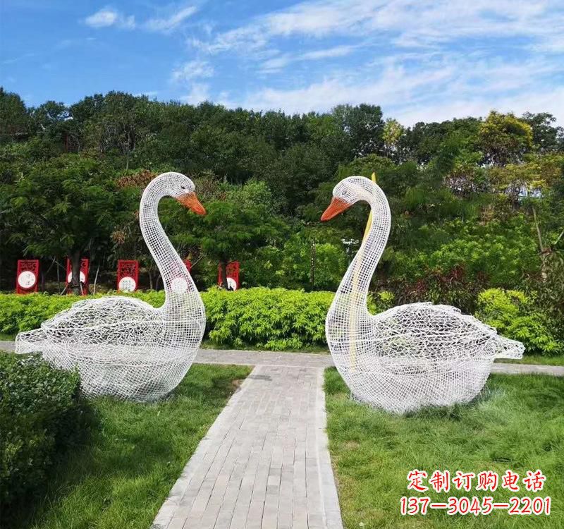 贵阳不锈钢天鹅雕塑——象征着爱与和平