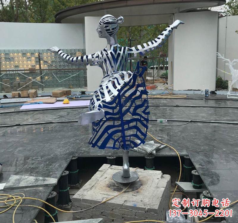 贵阳不锈钢女孩——精美雕塑