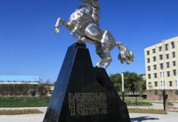 贵阳不锈钢企业广场上的马雕塑