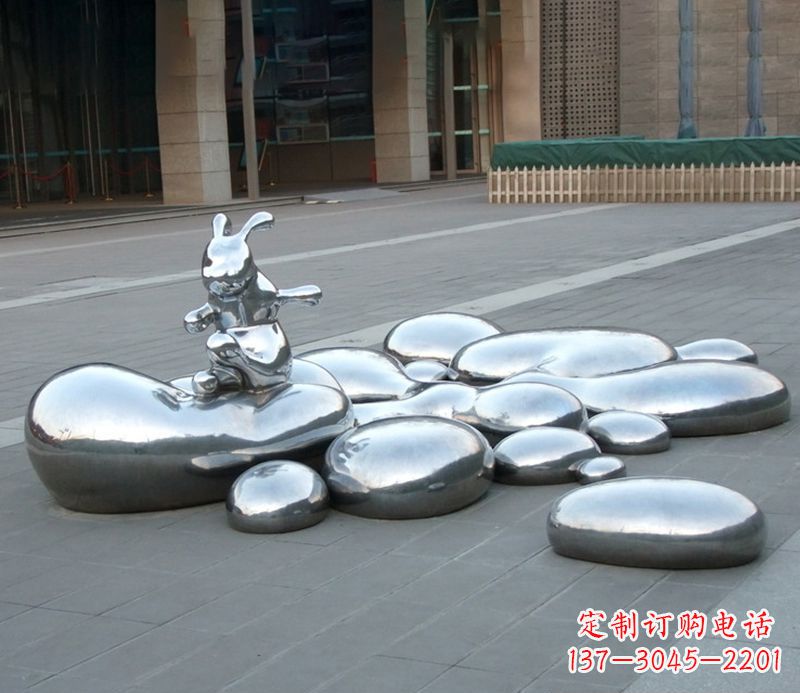 贵阳不锈钢兔子雕塑饱含艺术美感的艺术品