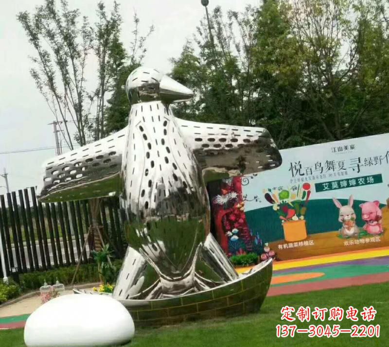 贵阳不锈钢现代企鹅雕塑