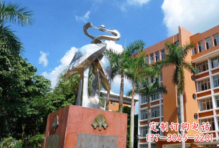 贵阳不锈钢仙鹤雕塑美丽而神秘