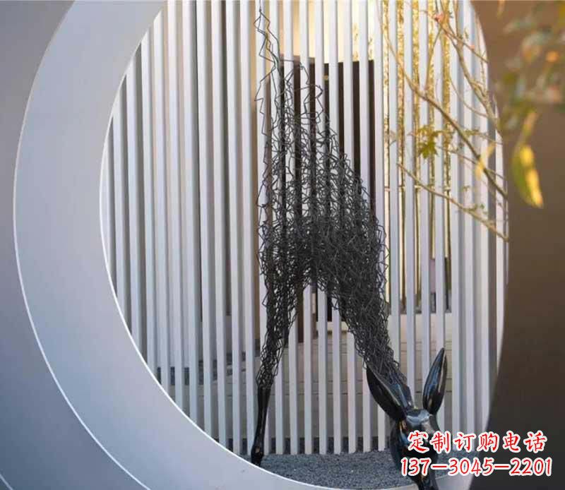 贵阳不锈钢小区的长颈鹿雕塑
