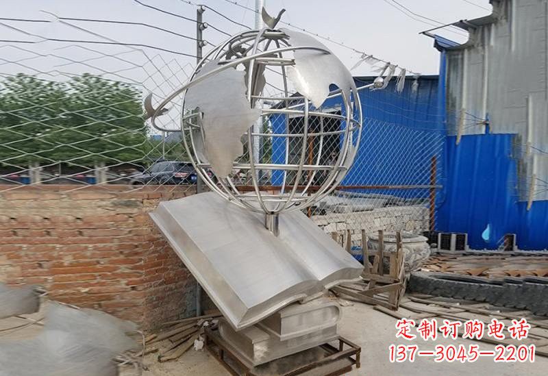 贵阳不锈钢校园里的地球雕塑