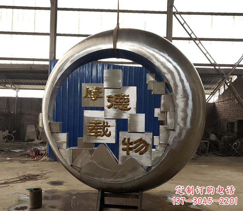 贵阳不锈钢圆环景观雕塑环绕着美丽