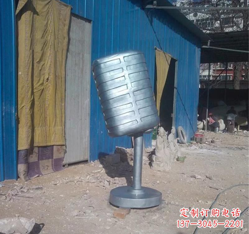 贵阳不锈钢艺术话筒雕塑——传承精神文化