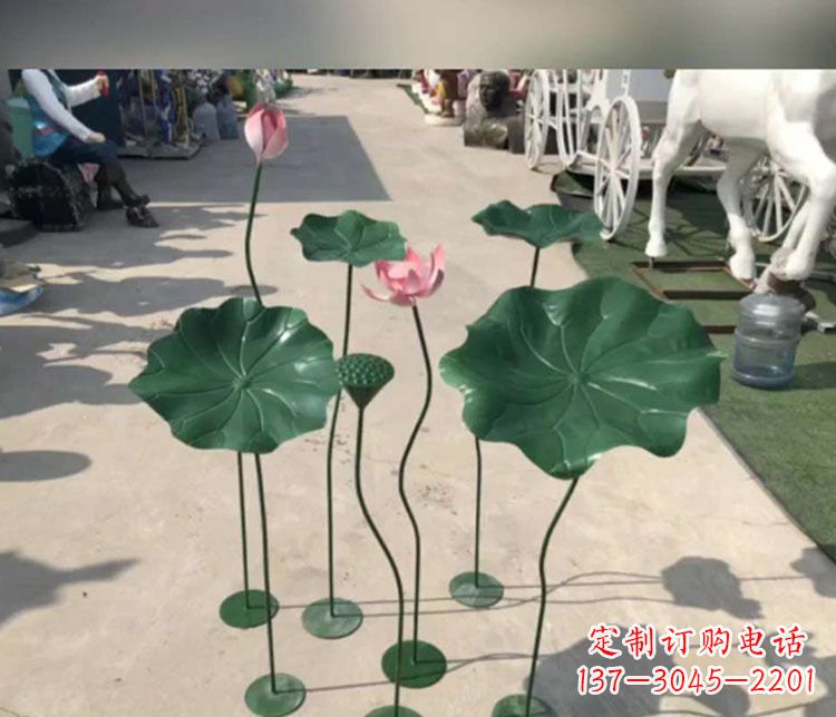 贵阳不锈钢荷花雕塑象征着美丽的永恒