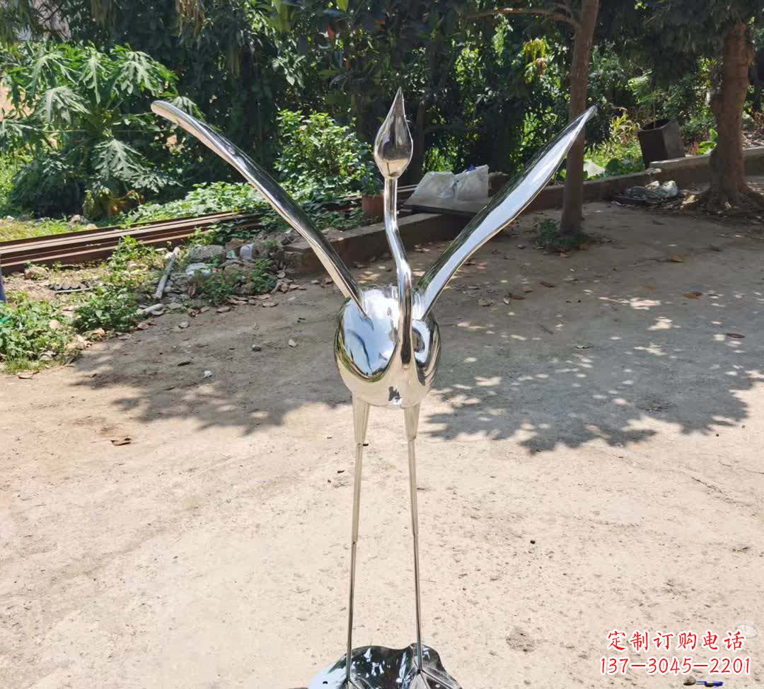 贵阳不锈钢仙鹤雕塑——传承灵动之美
