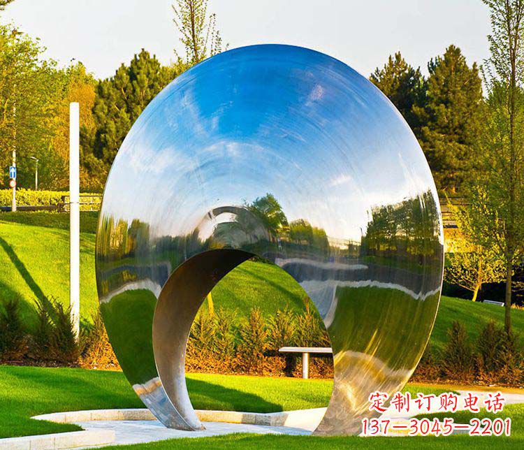 贵阳环环相扣的圆环雕塑