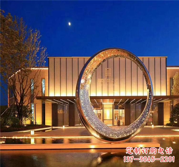贵阳不锈钢圆环雕塑给空间增添无限美感
