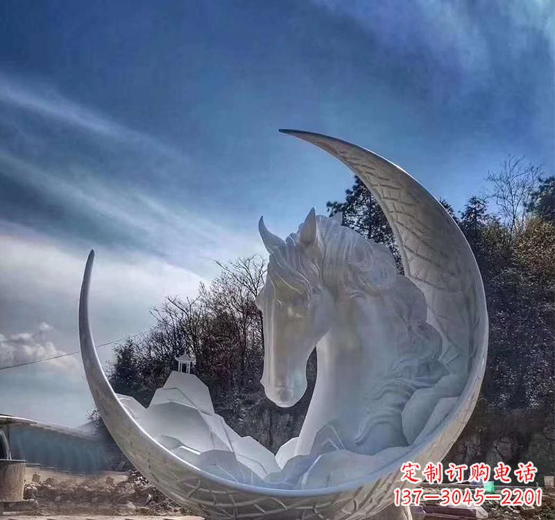 贵阳月亮的美丽缠绕——不锈钢月亮马雕塑