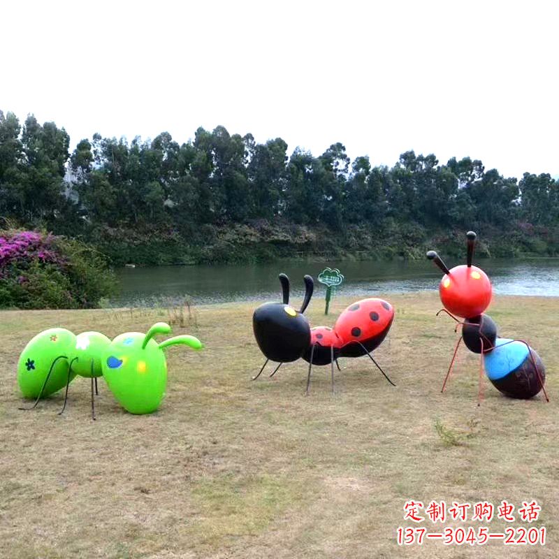 贵阳彩绘玻璃钢蚂蚁雕塑——精致又充满动感