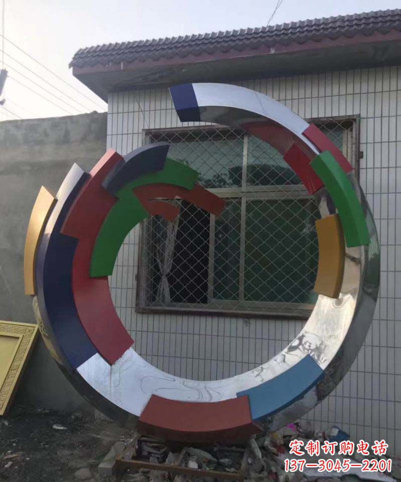 贵阳绚烂多彩的不锈钢圆环雕塑