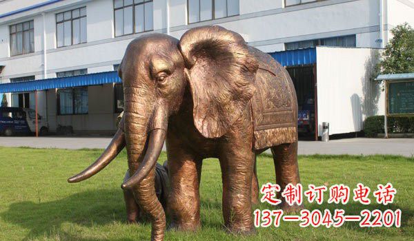 贵阳大象雕塑——草地上的巨人