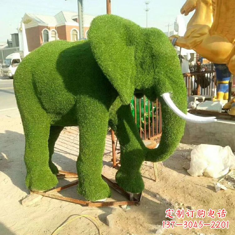 贵阳草皮大象玻璃钢雕塑