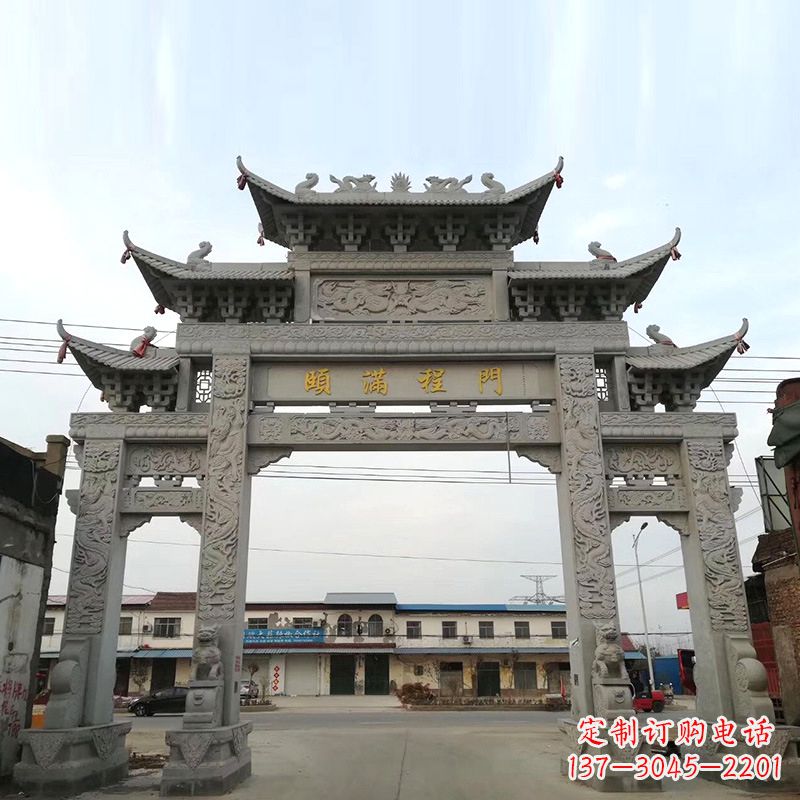 贵阳城市街道仿古石雕牌楼