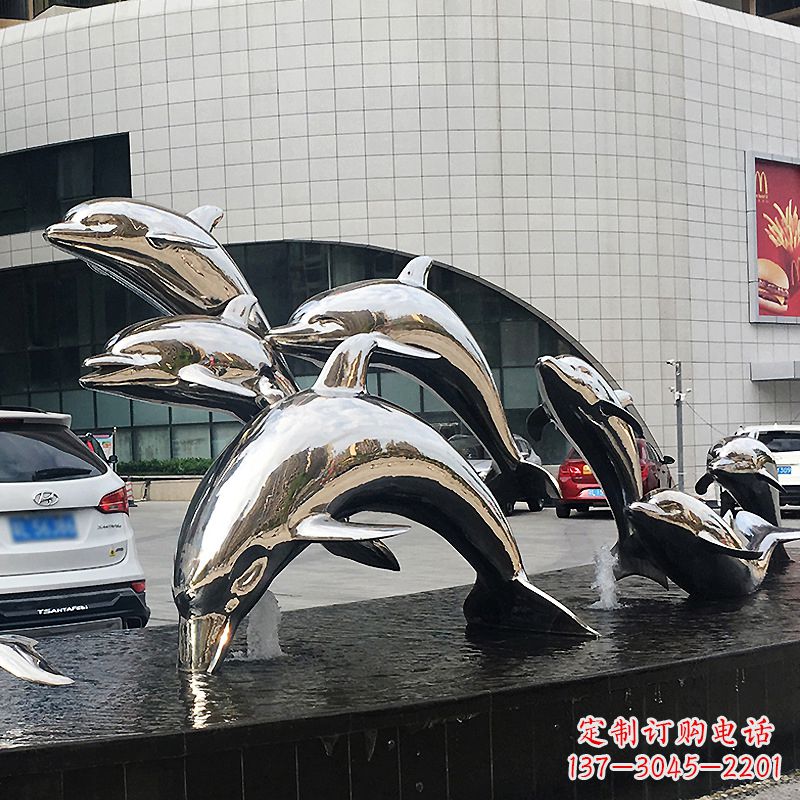 贵阳海豚雕塑点亮城市商场的不锈钢镜面水景