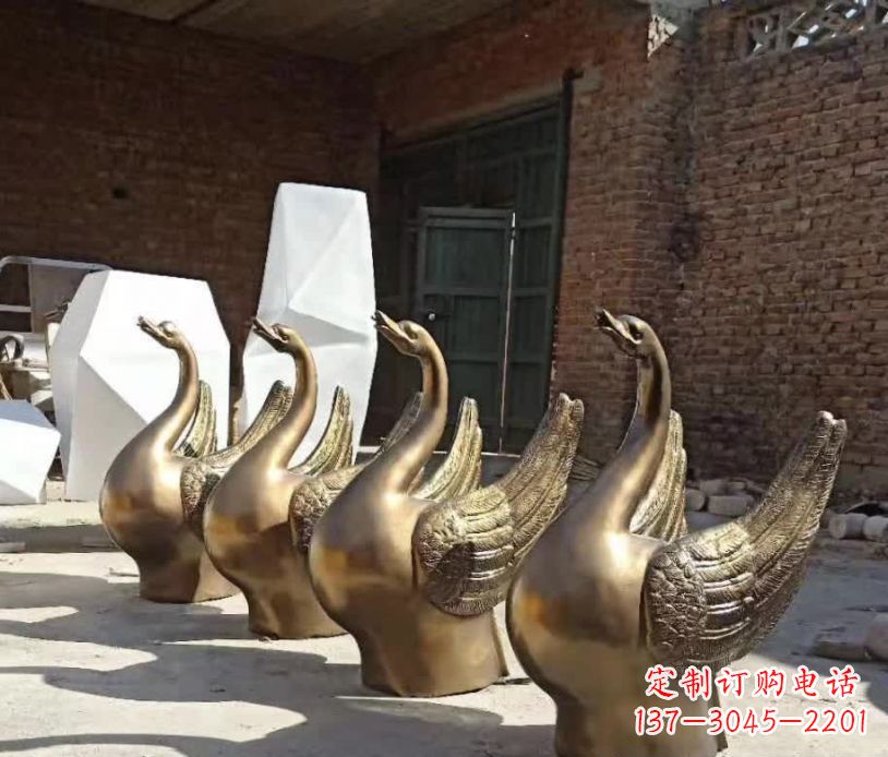 贵阳抽象广场天鹅铜雕