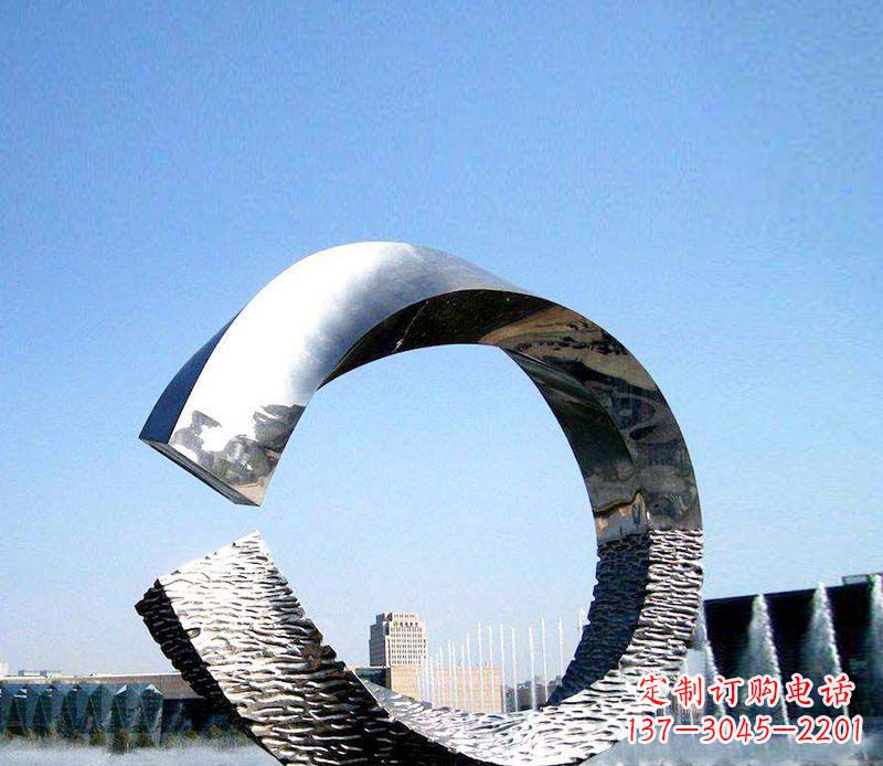 贵阳抽象镜面不锈钢圆环雕塑
