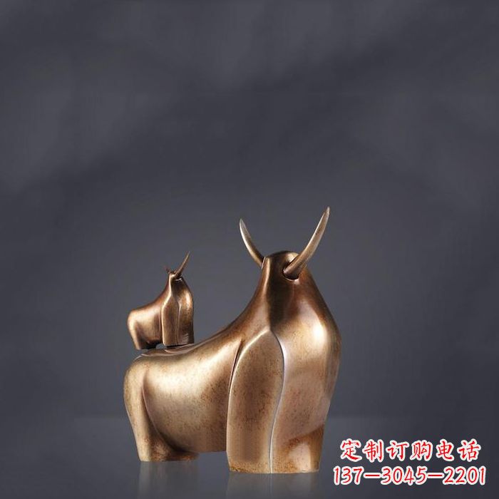 贵阳抽象牛铜雕-不锈钢生肖牛雕塑摆件