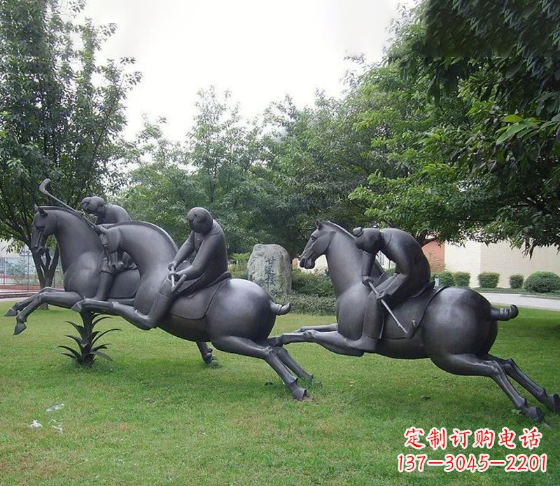 贵阳以骑马雕塑展示抽象人物