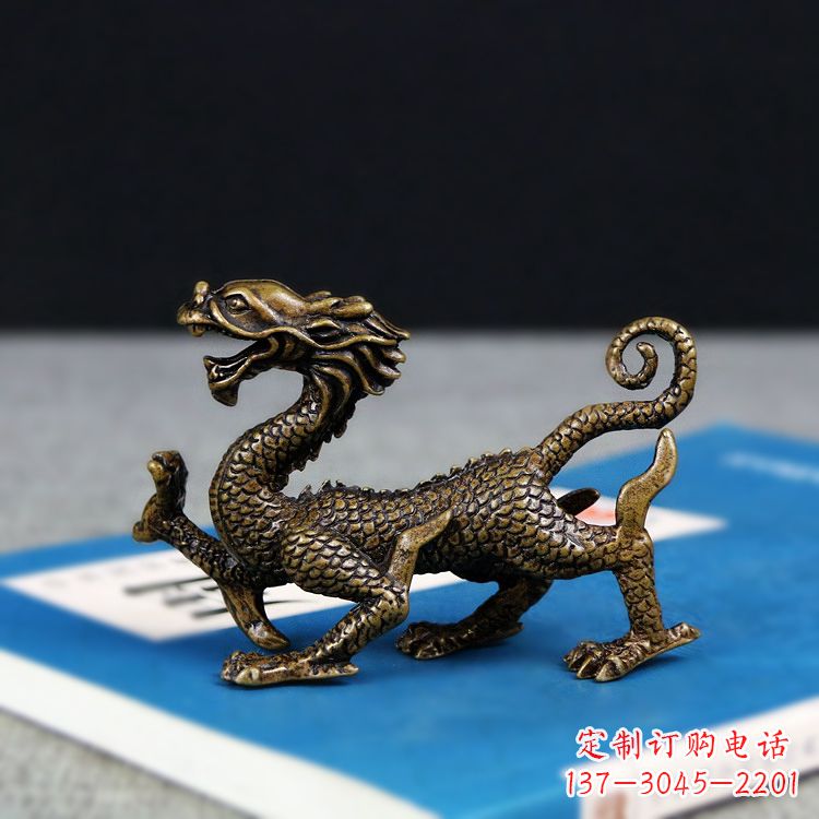 贵阳青龙雕塑用纯铜熔铸而成