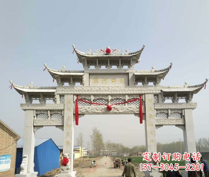 贵阳村口石雕牌楼